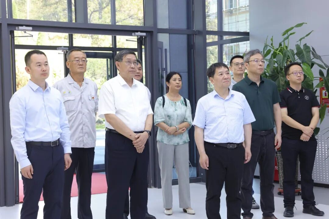 中科院等离子物理研究所所长宋云涛一行到中色东方调研相关资料图