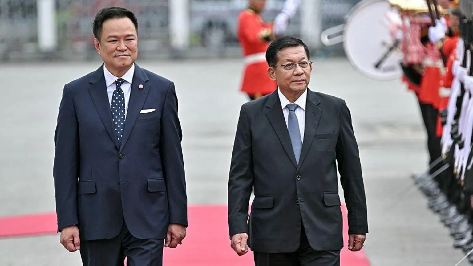 Getty Images Myanmar's President Min Aung Hlaing and Thailand's Prime Minister Anutin Charnvirakul inspect a guard of honour at a welcoming ceremony on a red carpet